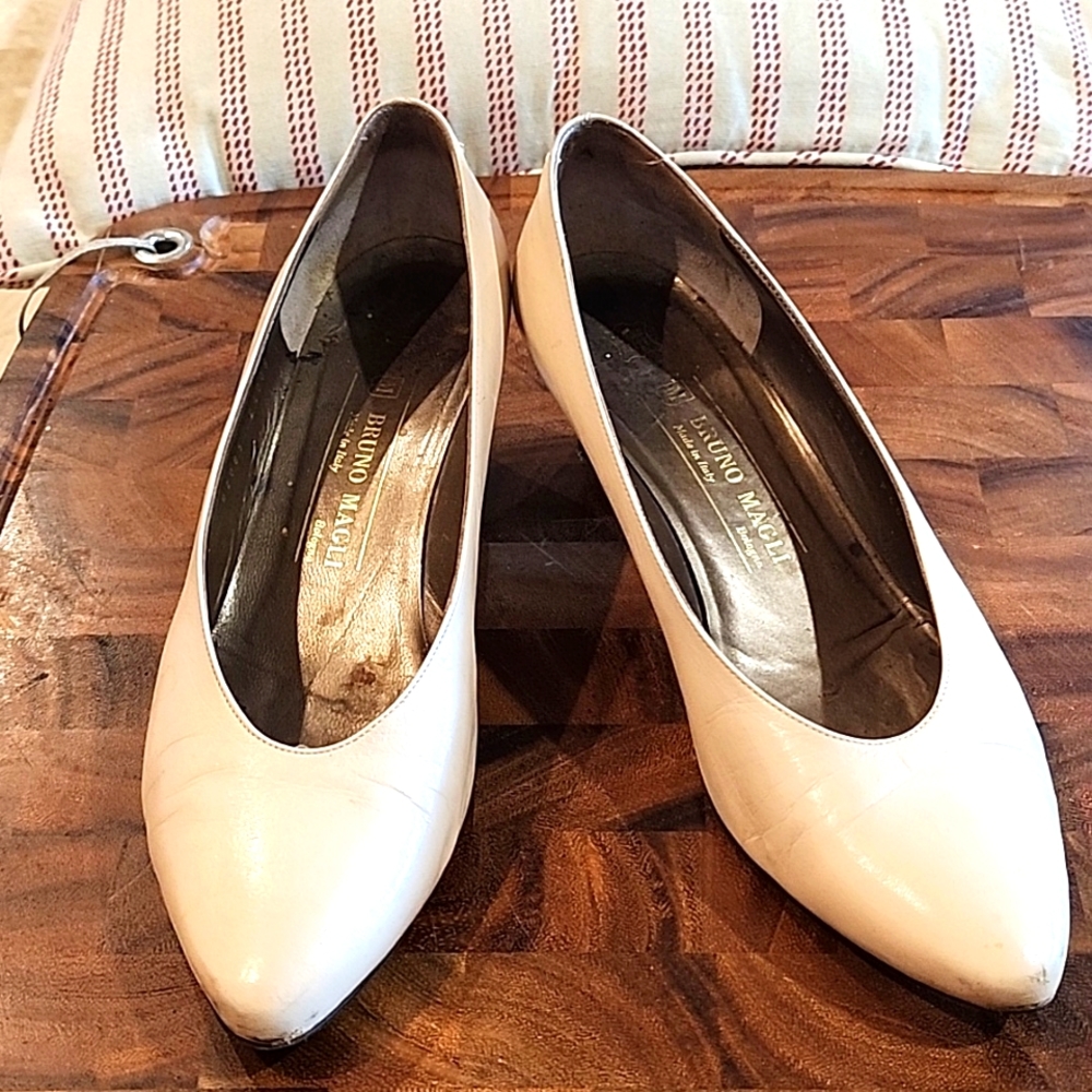 Bruno Magli 10C beige pumps - mid heel